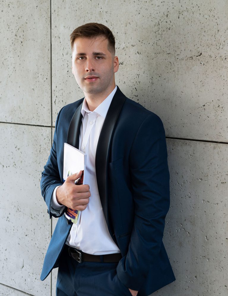 Adam Øen — założyciel Royal English Academy i egzaminator Cambridge English